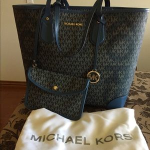 Brand new MK Eva Admiral large tote